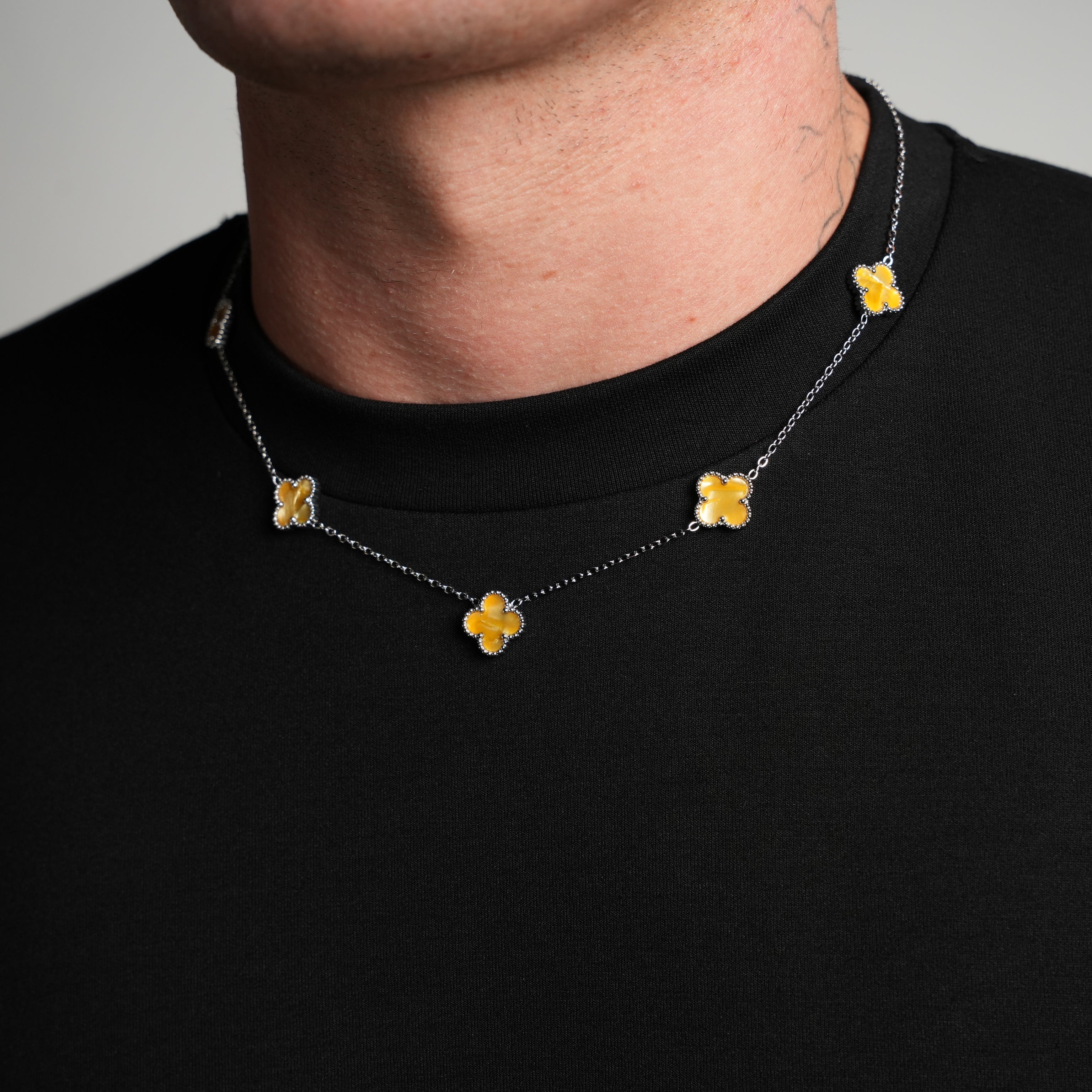 Silver Pearl Clover Necklace (Apricot)