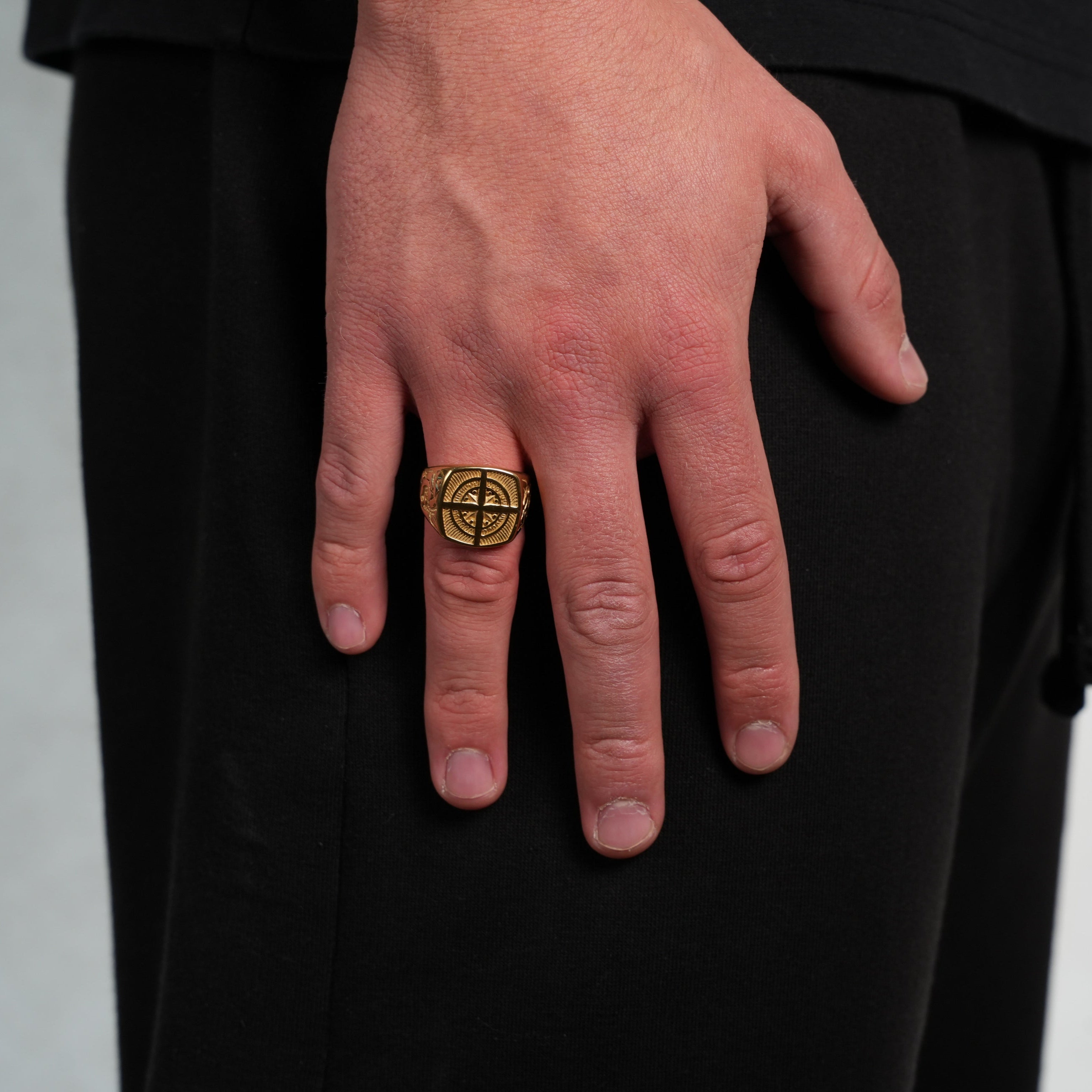 Compass Signet Ring (Gold)
