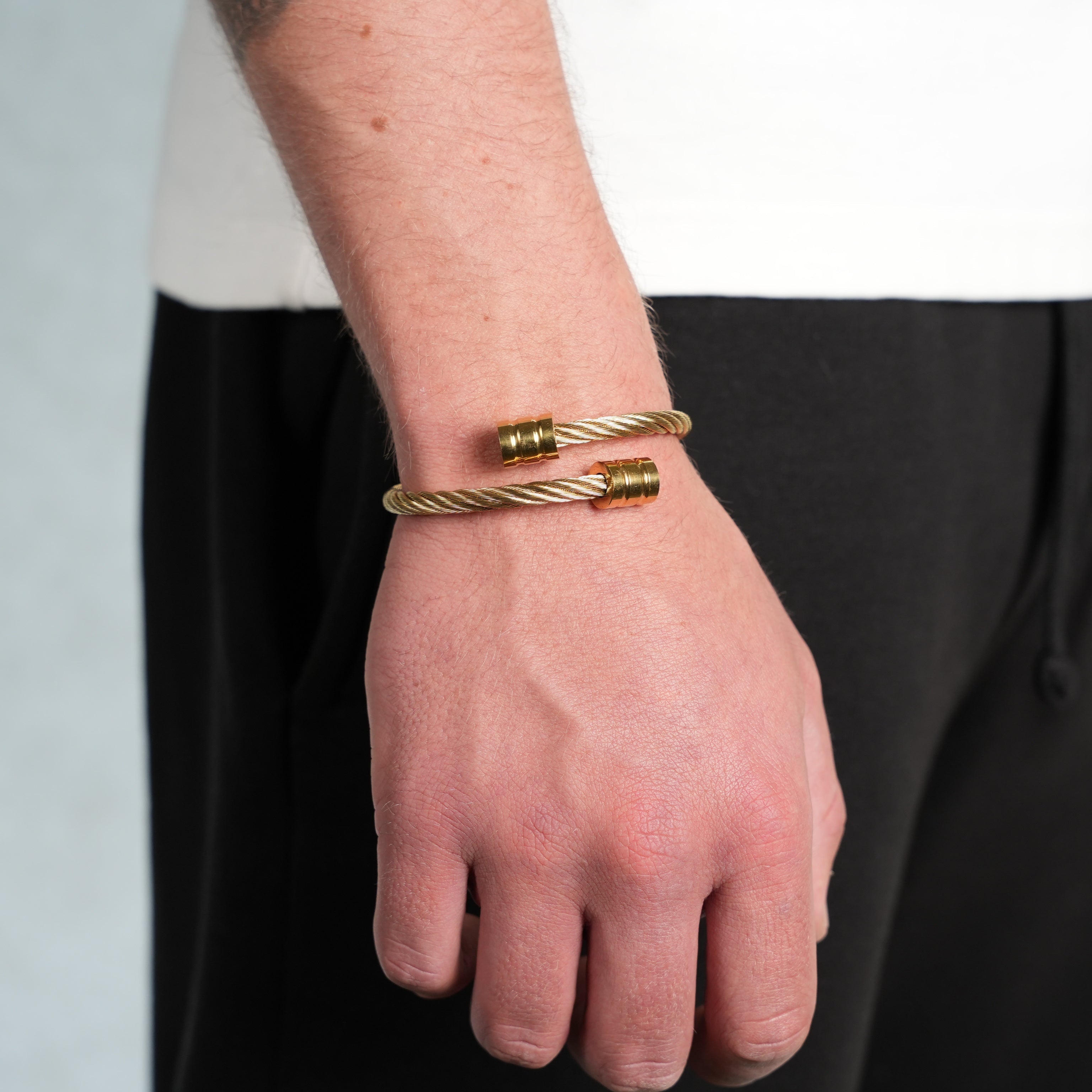 Winding Wire Bracelet (Gold)